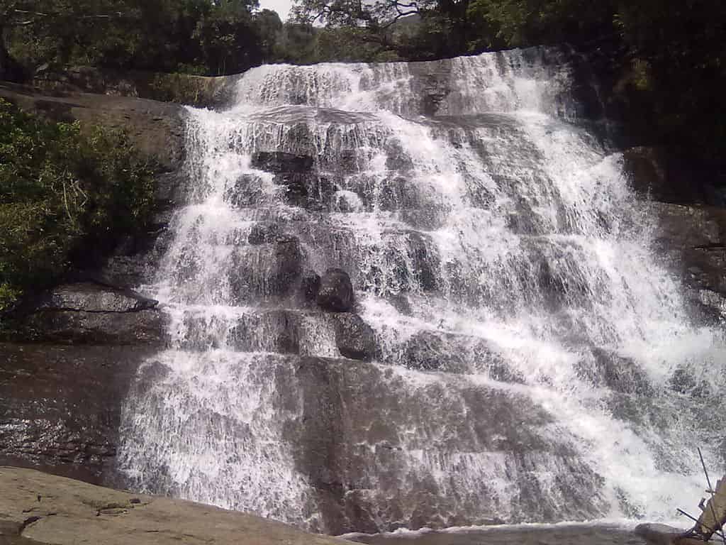 Read more about the article Suruli Falls 2023: Discover the Enchanting Beauty of Nature